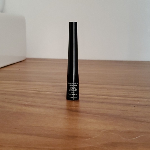 Make up - Picture 2 of 2